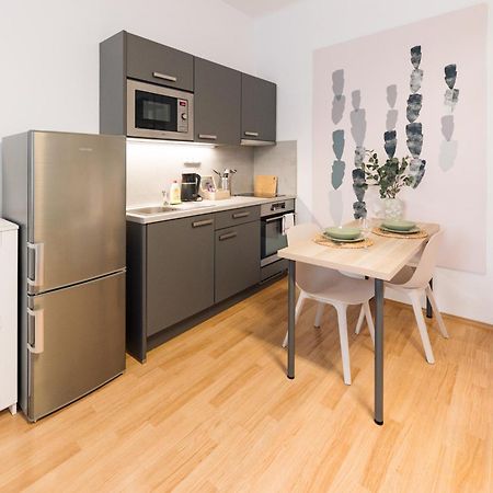 7 Nights Apartments Dominikanske N. Brno Luaran gambar