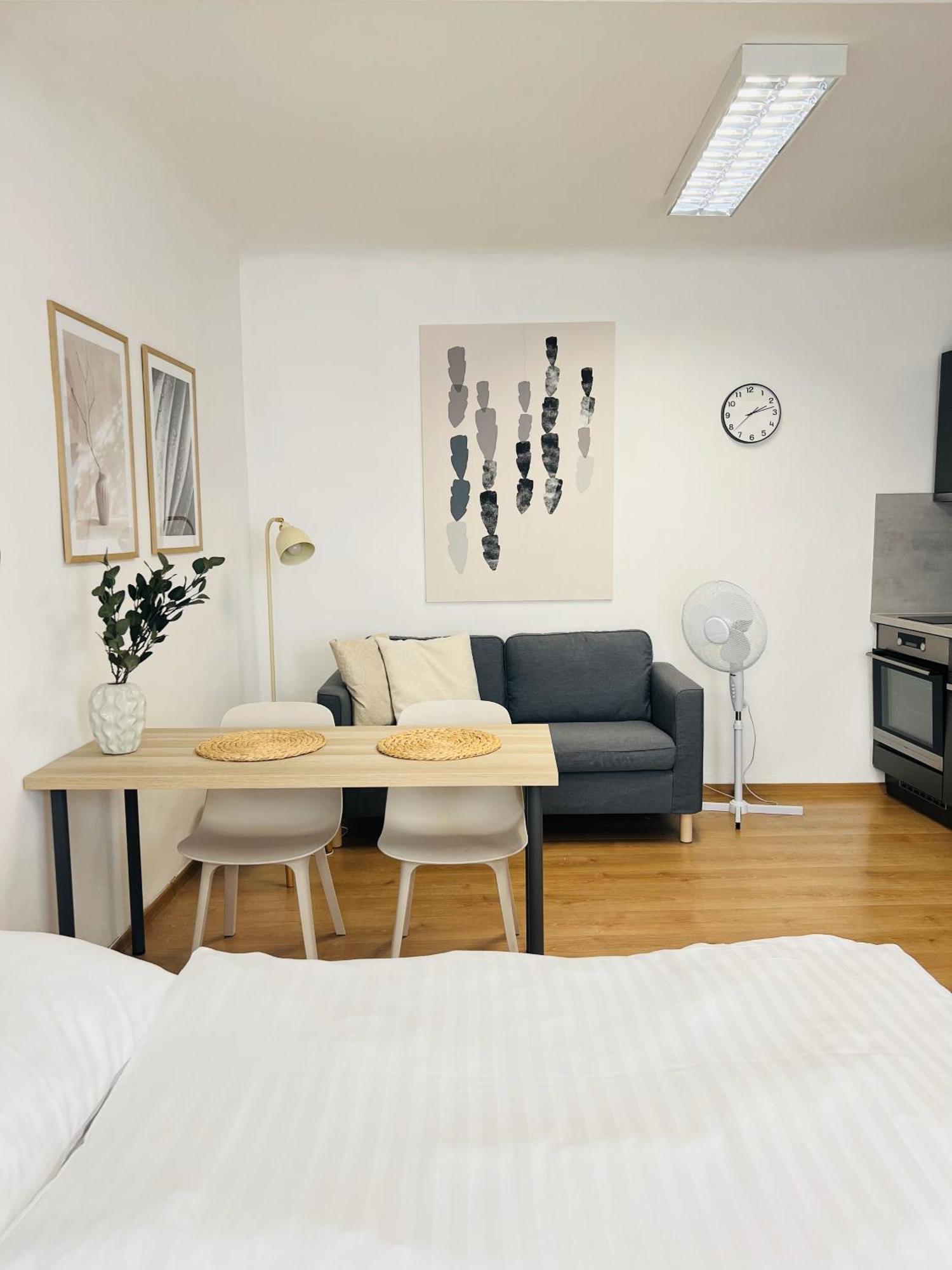 7 Nights Apartments Dominikanske N. Brno Luaran gambar